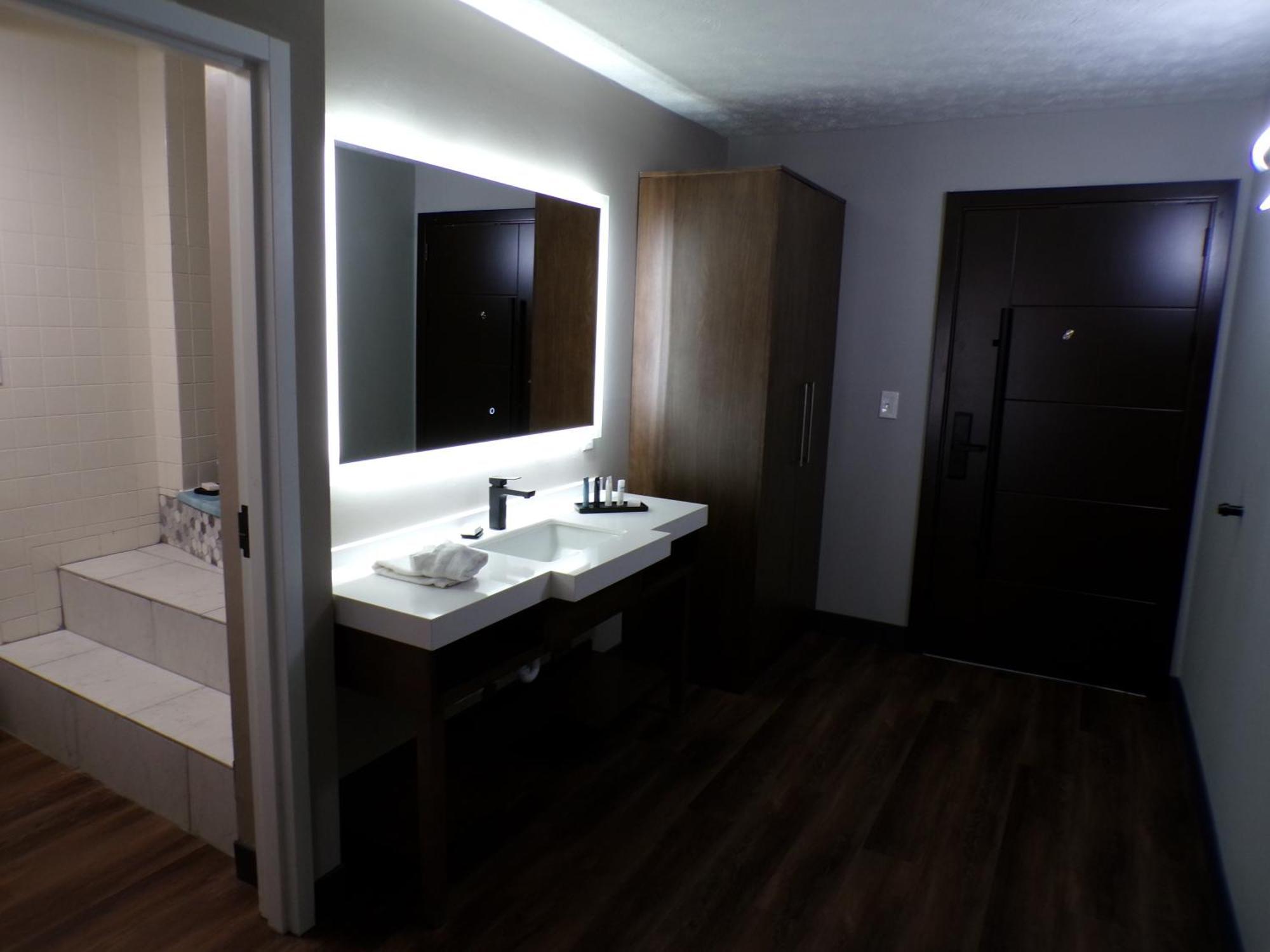 Luxor Inn & Suites, A Travelodge By Wyndham Елкінс Екстер'єр фото
