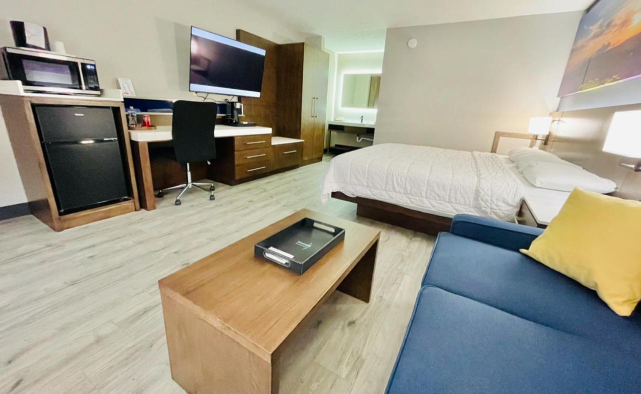 Luxor Inn & Suites, A Travelodge By Wyndham Елкінс Екстер'єр фото