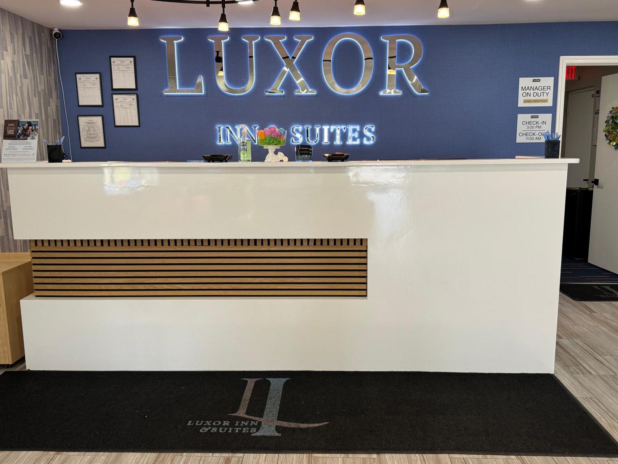 Luxor Inn & Suites, A Travelodge By Wyndham Елкінс Екстер'єр фото